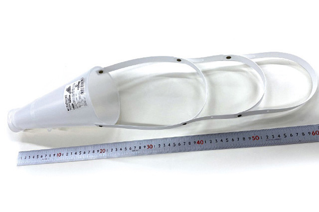 手で足をあげるための自助具