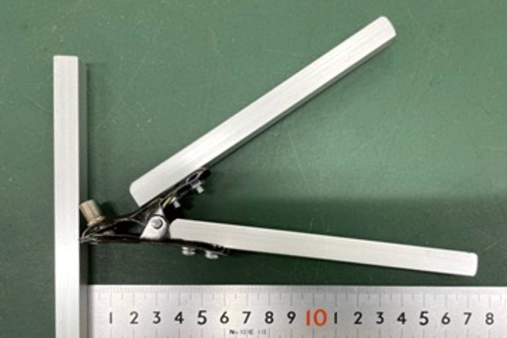 車いすのタイヤへ空気を入れやすくする自助具の外観